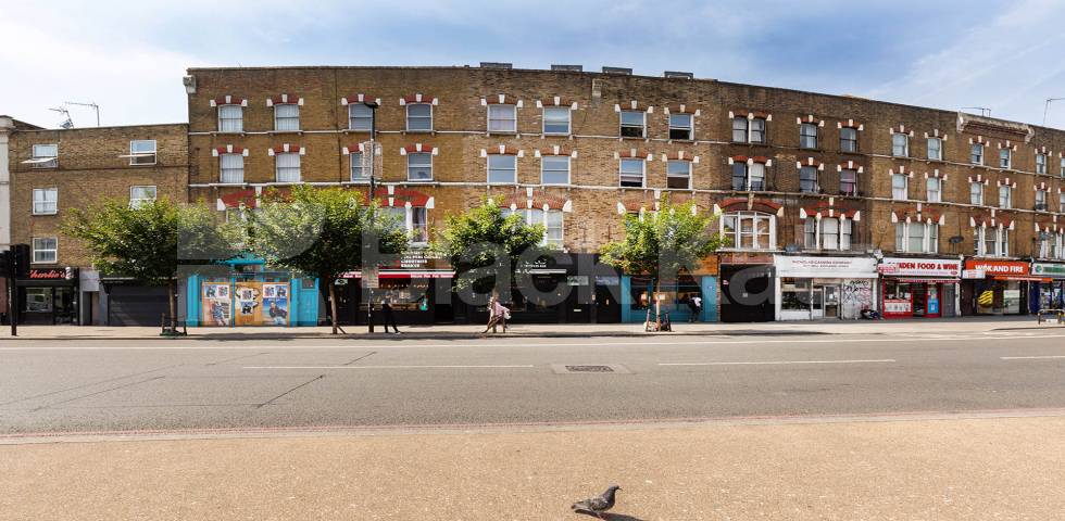 Split level 3 bed flat in Camden located within walking distance to UCL Camden High Street, Camden